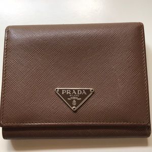Reserved for shopgigi25- Prada wallet